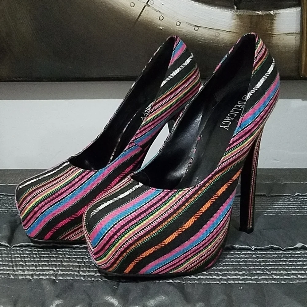 VINTAGE SERAPE MULTI COLOR PLATFORM PUMPS Y2K RETRO CHICANA ARTISAN SIZE 8 RETRO